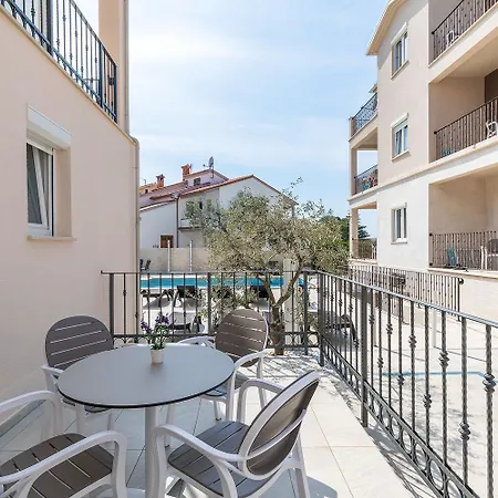 Apartman Nina 3 *