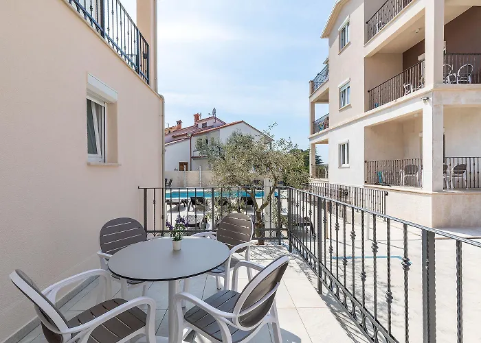 Apartman Nina 3 *